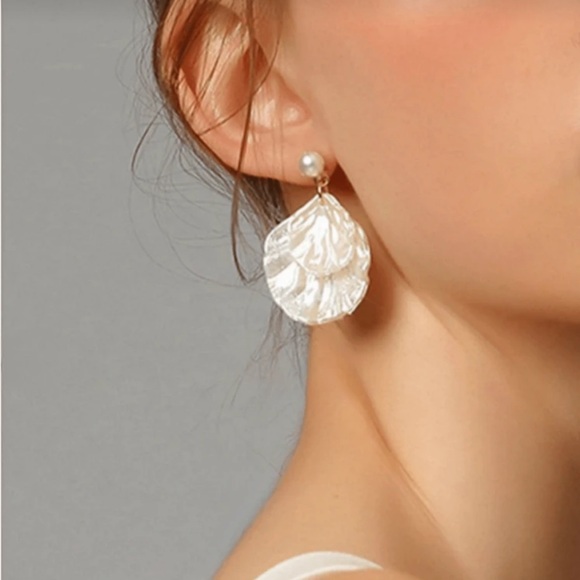 Jewelry - Faux Pearl Decor Shell Design Drop Earrings